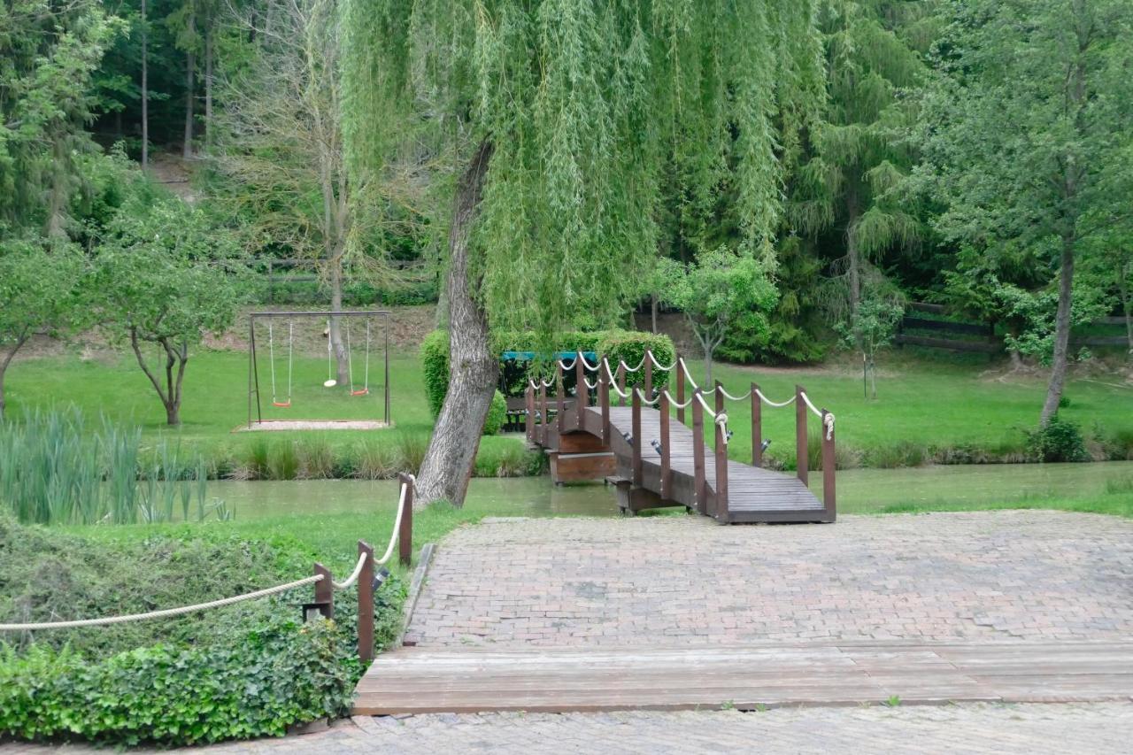 Gastehaus Eponada Villa Weisel Luaran gambar