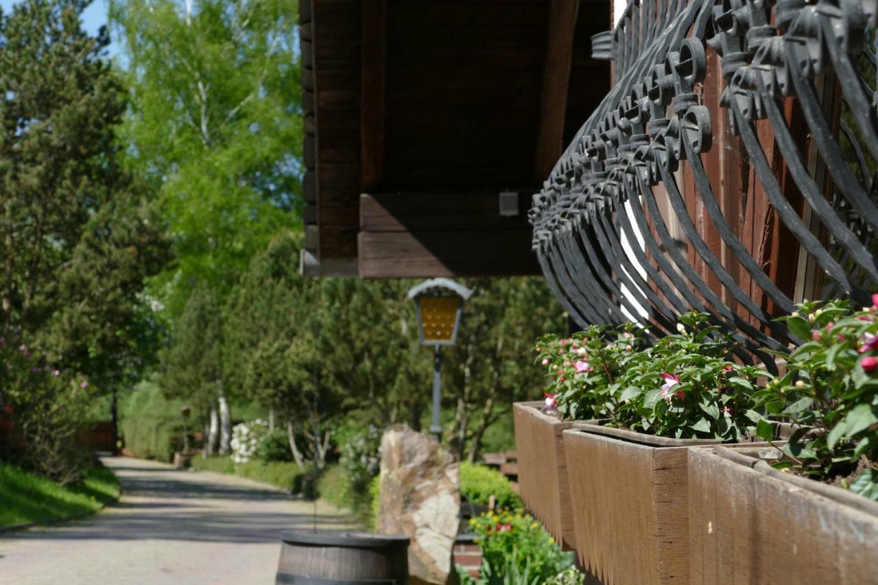 Gastehaus Eponada Villa Weisel Luaran gambar